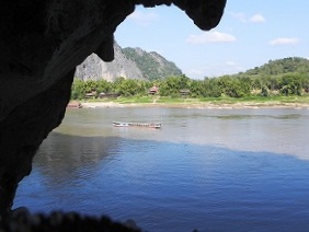 s-20111218 laos (23).jpg